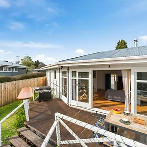 https://kereru-lodge-two-mile-bay-holiday-home.rotoruahotelsnz.com